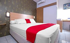 Reddoorz Syariah Near Btc Fashion Mall